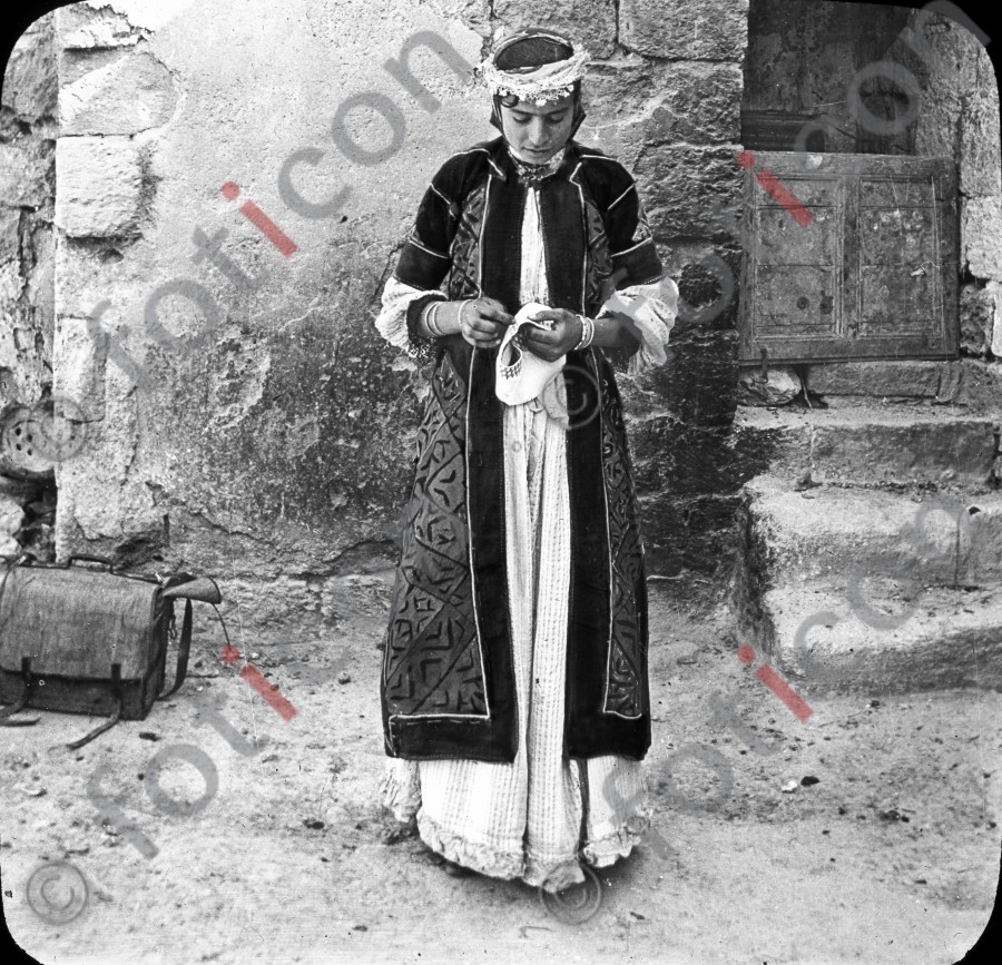 Frau aus Nazareth | Woman from Nazareth - Foto foticon-simon-129-013-sw.jpg | foticon.de - Bilddatenbank für Motive aus Geschichte und Kultur